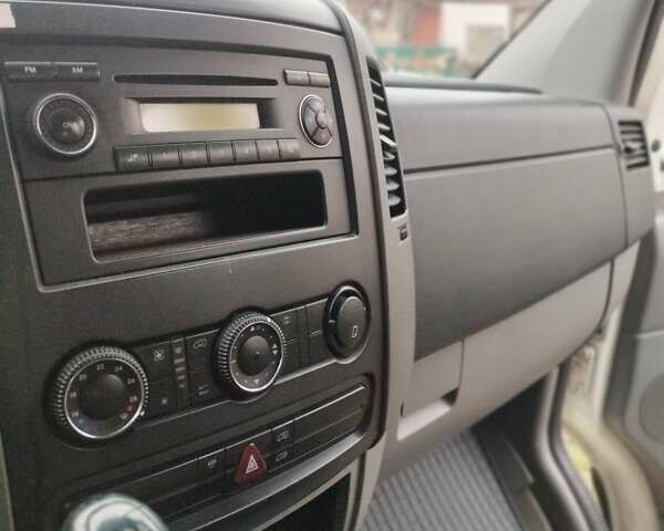 Білий Фольксваген Крафтєр, об'ємом двигуна 2.46 л та пробігом 470 тис. км за 10299 $, фото 19 на Automoto.ua