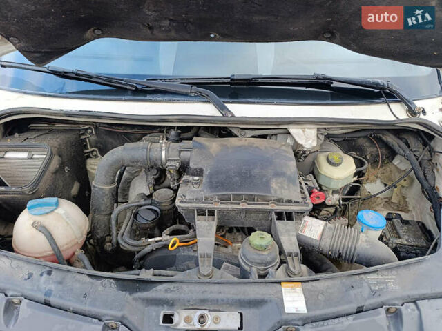 Белый Фольксваген Крафтер, объемом двигателя 2.4 л и пробегом 453 тыс. км за 9000 $, фото 1 на Automoto.ua