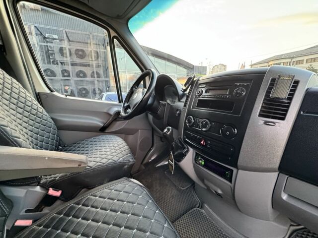 Белый Фольксваген Крафтер, объемом двигателя 2.5 л и пробегом 350 тыс. км за 9200 $, фото 19 на Automoto.ua