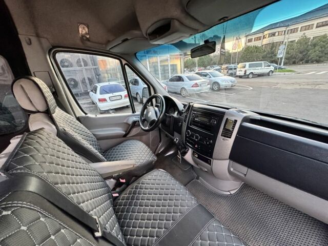 Белый Фольксваген Крафтер, объемом двигателя 2.5 л и пробегом 350 тыс. км за 9200 $, фото 17 на Automoto.ua