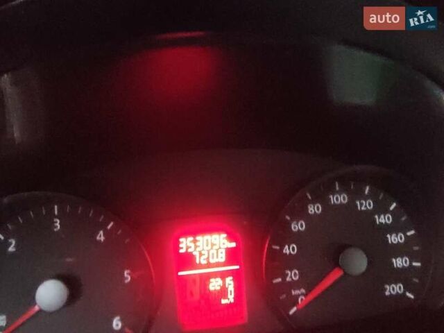 Белый Фольксваген Крафтер, объемом двигателя 20 л и пробегом 350 тыс. км за 17200 $, фото 12 на Automoto.ua