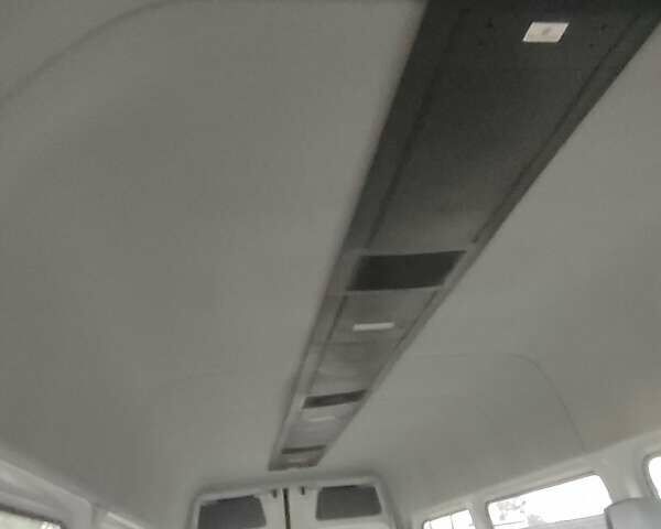 Белый Фольксваген Крафтер, объемом двигателя 20 л и пробегом 350 тыс. км за 17200 $, фото 9 на Automoto.ua