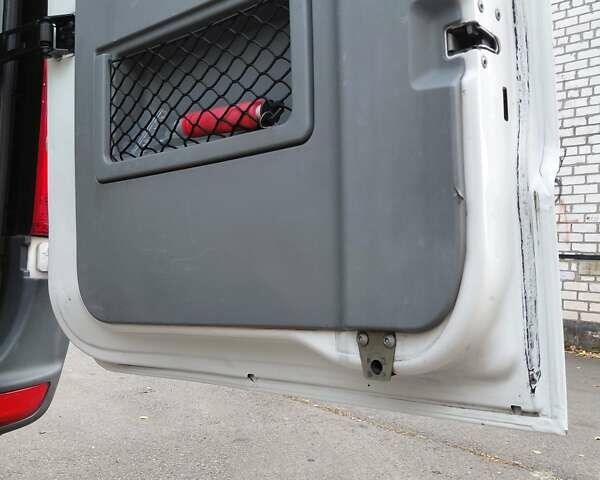 Белый Фольксваген Крафтер, объемом двигателя 1.97 л и пробегом 346 тыс. км за 21300 $, фото 15 на Automoto.ua