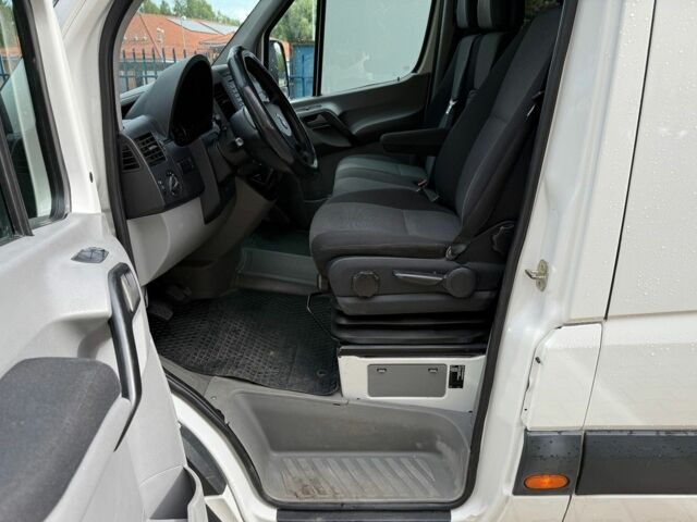 Белый Фольксваген Крафтер, объемом двигателя 2 л и пробегом 229 тыс. км за 9800 $, фото 6 на Automoto.ua