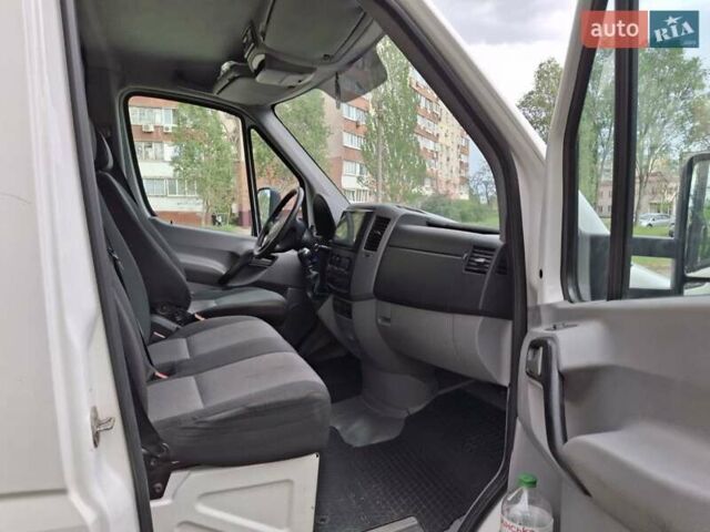 Белый Фольксваген Крафтер, объемом двигателя 1.97 л и пробегом 450 тыс. км за 16000 $, фото 7 на Automoto.ua