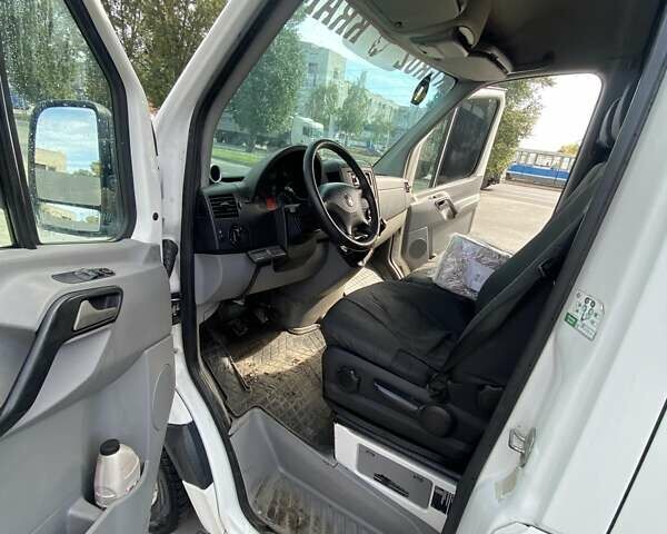 Белый Фольксваген Крафтер, объемом двигателя 2 л и пробегом 260 тыс. км за 14200 $, фото 14 на Automoto.ua