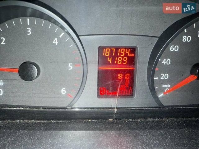 Белый Фольксваген Крафтер, объемом двигателя 1.97 л и пробегом 178 тыс. км за 15500 $, фото 2 на Automoto.ua