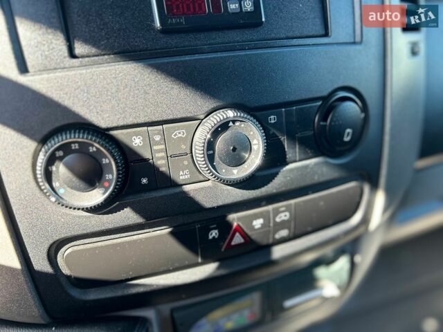 Белый Фольксваген Крафтер, объемом двигателя 2 л и пробегом 275 тыс. км за 20480 $, фото 47 на Automoto.ua