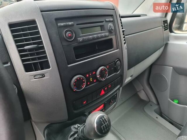 Белый Фольксваген Крафтер, объемом двигателя 2 л и пробегом 164 тыс. км за 27650 $, фото 1 на Automoto.ua