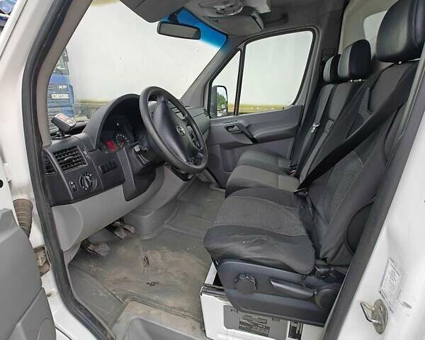 Белый Фольксваген Крафтер, объемом двигателя 1.97 л и пробегом 357 тыс. км за 23000 $, фото 3 на Automoto.ua