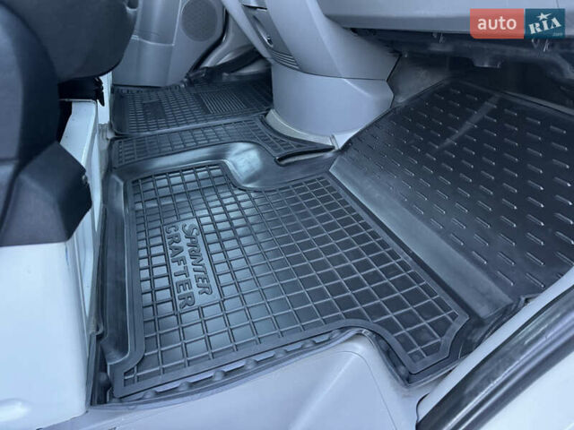 Белый Фольксваген Крафтер, объемом двигателя 2 л и пробегом 268 тыс. км за 21000 $, фото 62 на Automoto.ua