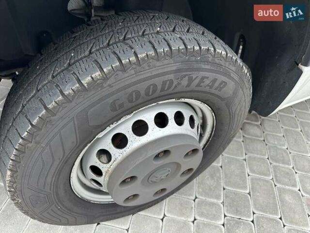 Белый Фольксваген Крафтер, объемом двигателя 0 л и пробегом 130 тыс. км за 25999 $, фото 6 на Automoto.ua