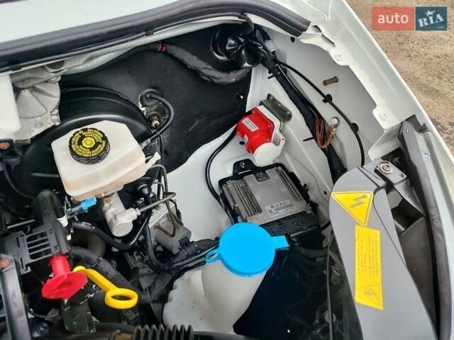 Білий Фольксваген Крафтєр, об'ємом двигуна 2 л та пробігом 152 тис. км за 19500 $, фото 19 на Automoto.ua