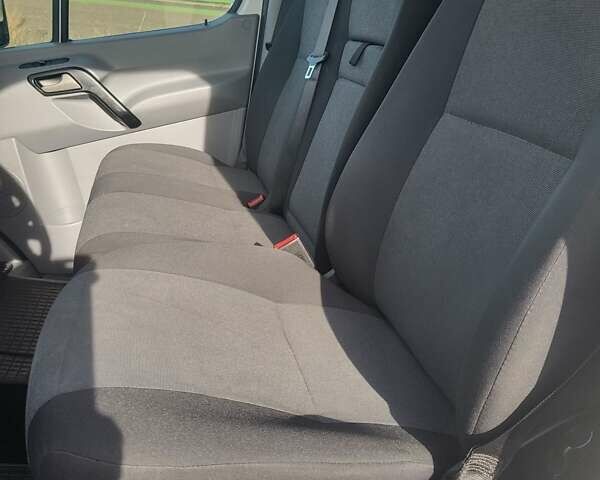 Белый Фольксваген Крафтер, объемом двигателя 2 л и пробегом 280 тыс. км за 17900 $, фото 29 на Automoto.ua