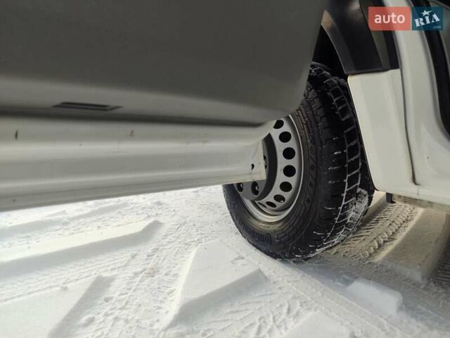 Белый Фольксваген Крафтер, объемом двигателя 2 л и пробегом 320 тыс. км за 24900 $, фото 25 на Automoto.ua