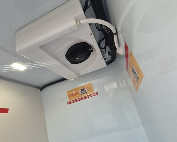 Білий Фольксваген Крафтєр, об'ємом двигуна 2 л та пробігом 212 тис. км за 23500 $, фото 21 на Automoto.ua