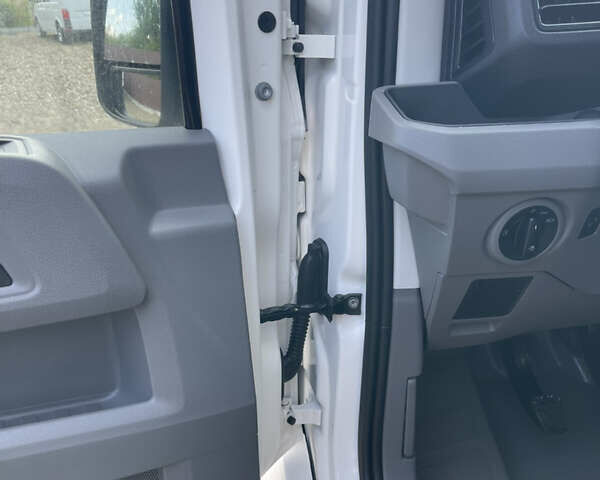 Белый Фольксваген Крафтер, объемом двигателя 2 л и пробегом 231 тыс. км за 32600 $, фото 20 на Automoto.ua