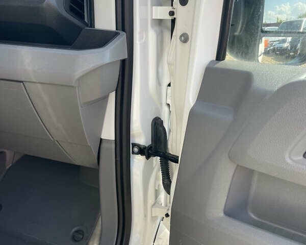 Белый Фольксваген Крафтер, объемом двигателя 2 л и пробегом 231 тыс. км за 32600 $, фото 33 на Automoto.ua