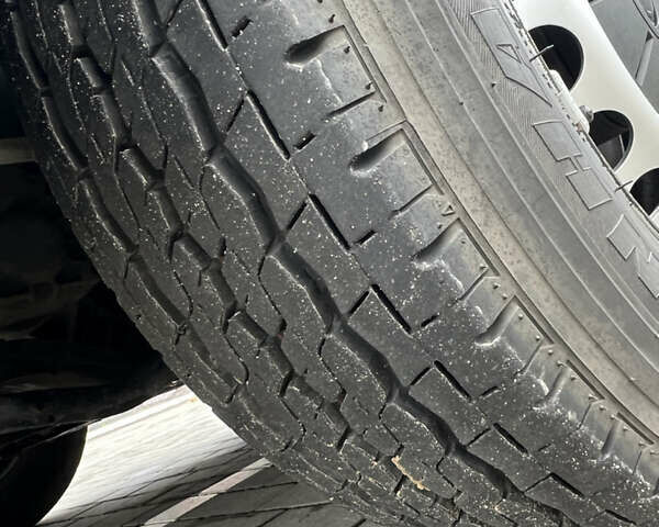 Белый Фольксваген Крафтер, объемом двигателя 2 л и пробегом 299 тыс. км за 27999 $, фото 2 на Automoto.ua