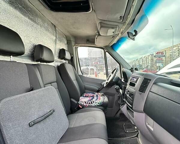 Белый Фольксваген Крафтер, объемом двигателя 2 л и пробегом 365 тыс. км за 14500 $, фото 9 на Automoto.ua