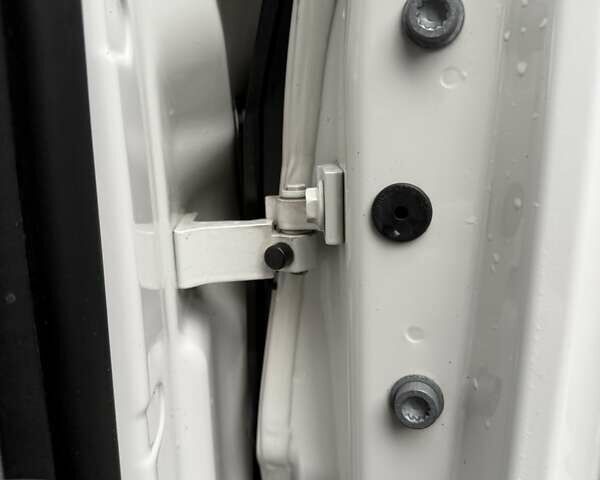 Белый Фольксваген Крафтер, объемом двигателя 2 л и пробегом 250 тыс. км за 25990 $, фото 81 на Automoto.ua