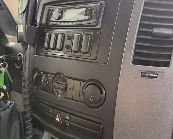 Белый Фольксваген Крафтер, объемом двигателя 2.46 л и пробегом 255 тыс. км за 33000 $, фото 11 на Automoto.ua