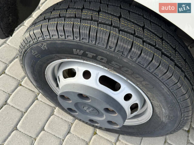 Белый Фольксваген Крафтер, объемом двигателя 2.46 л и пробегом 255 тыс. км за 33000 $, фото 6 на Automoto.ua