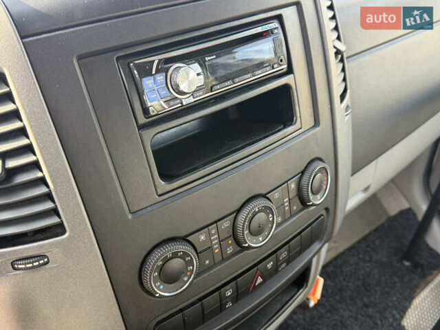 Белый Фольксваген Крафтер, объемом двигателя 2.5 л и пробегом 321 тыс. км за 22700 $, фото 9 на Automoto.ua