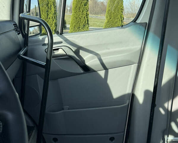 Белый Фольксваген Крафтер, объемом двигателя 2.5 л и пробегом 321 тыс. км за 22700 $, фото 10 на Automoto.ua