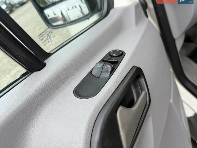 Белый Фольксваген Крафтер, объемом двигателя 2.46 л и пробегом 353 тыс. км за 22800 $, фото 9 на Automoto.ua