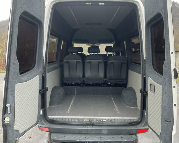 Белый Фольксваген Крафтер, объемом двигателя 1.97 л и пробегом 249 тыс. км за 16000 $, фото 6 на Automoto.ua