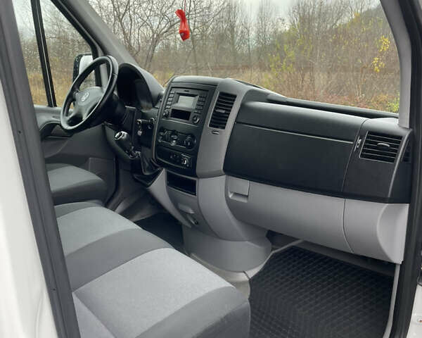 Белый Фольксваген Крафтер, объемом двигателя 1.97 л и пробегом 249 тыс. км за 16000 $, фото 10 на Automoto.ua