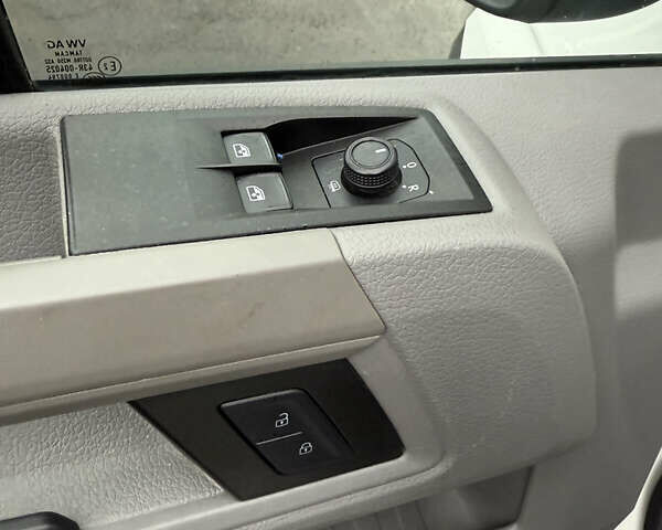 Белый Фольксваген Крафтер, объемом двигателя 2 л и пробегом 225 тыс. км за 19350 $, фото 28 на Automoto.ua