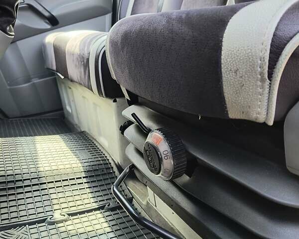 Білий Фольксваген Крафтєр, об'ємом двигуна 2.46 л та пробігом 537 тис. км за 15000 $, фото 5 на Automoto.ua