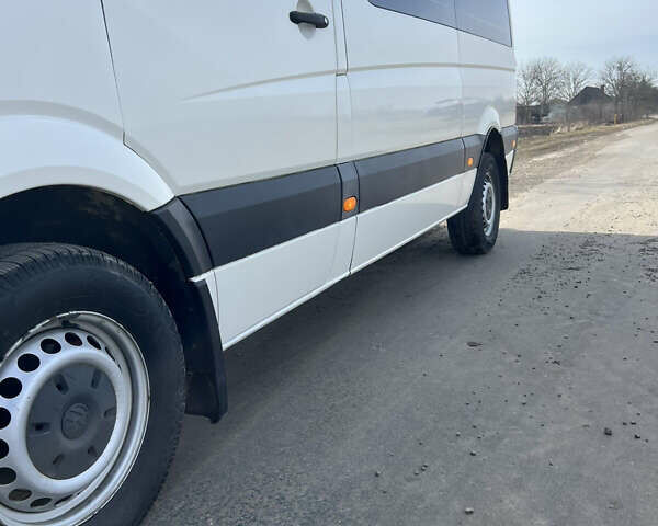 Белый Фольксваген Крафтер, объемом двигателя 2.5 л и пробегом 400 тыс. км за 13200 $, фото 11 на Automoto.ua