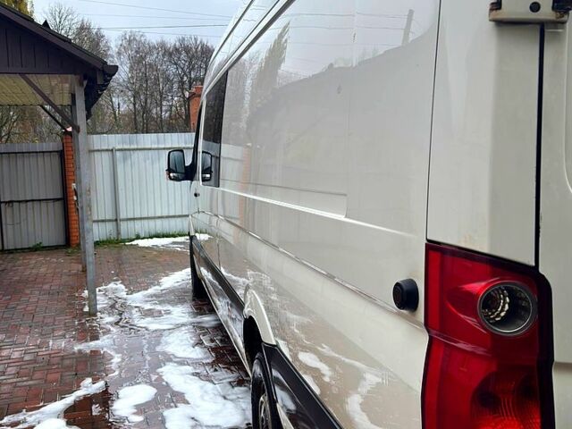 Белый Фольксваген Крафтер, объемом двигателя 2 л и пробегом 370 тыс. км за 16600 $, фото 3 на Automoto.ua