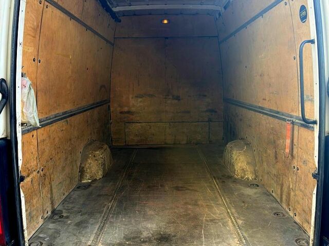 Белый Фольксваген Крафтер, объемом двигателя 2 л и пробегом 370 тыс. км за 16600 $, фото 6 на Automoto.ua