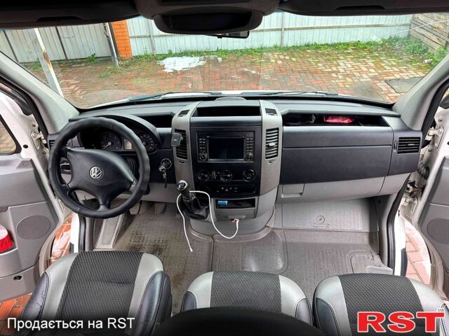 Белый Фольксваген Крафтер, объемом двигателя 2 л и пробегом 370 тыс. км за 16600 $, фото 7 на Automoto.ua