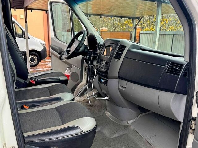 Белый Фольксваген Крафтер, объемом двигателя 2 л и пробегом 370 тыс. км за 16600 $, фото 8 на Automoto.ua