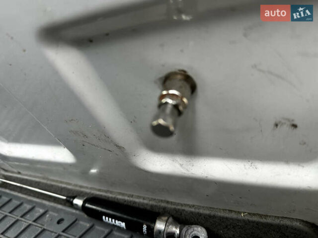 Белый Фольксваген Крафтер, объемом двигателя 0 л и пробегом 300 тыс. км за 17800 $, фото 6 на Automoto.ua