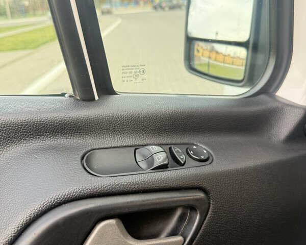 Белый Фольксваген Крафтер, объемом двигателя 1.97 л и пробегом 373 тыс. км за 28000 $, фото 44 на Automoto.ua