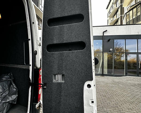 Белый Фольксваген Крафтер, объемом двигателя 0 л и пробегом 300 тыс. км за 17800 $, фото 21 на Automoto.ua