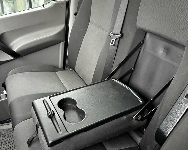 Белый Фольксваген Крафтер, объемом двигателя 0 л и пробегом 300 тыс. км за 17800 $, фото 17 на Automoto.ua