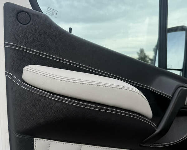 Белый Фольксваген Крафтер, объемом двигателя 1.97 л и пробегом 373 тыс. км за 28000 $, фото 45 на Automoto.ua