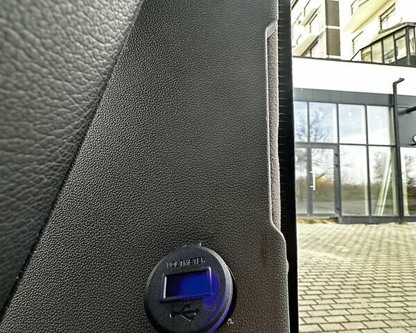 Белый Фольксваген Крафтер, объемом двигателя 0 л и пробегом 300 тыс. км за 17800 $, фото 5 на Automoto.ua