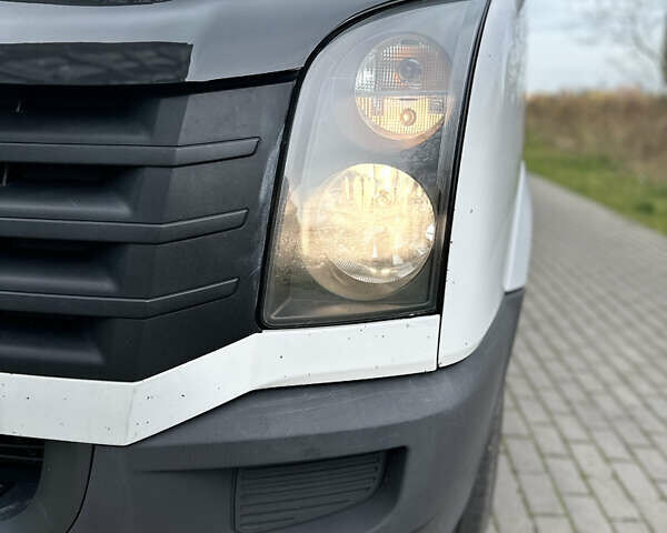 Белый Фольксваген Крафтер, объемом двигателя 0 л и пробегом 300 тыс. км за 17800 $, фото 1 на Automoto.ua