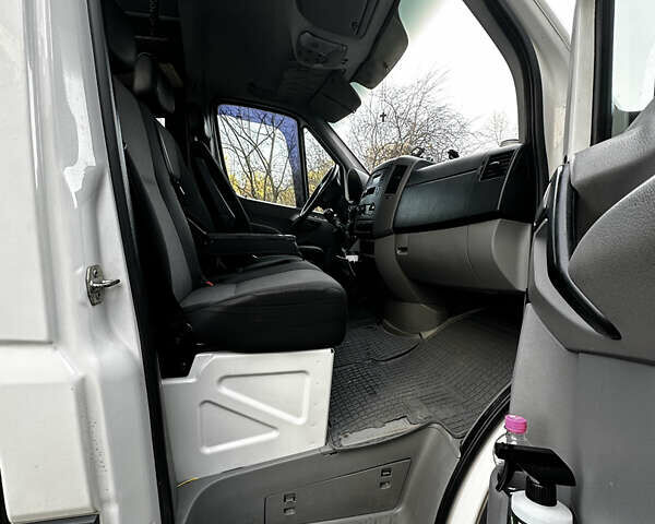 Белый Фольксваген Крафтер, объемом двигателя 0 л и пробегом 300 тыс. км за 17800 $, фото 26 на Automoto.ua