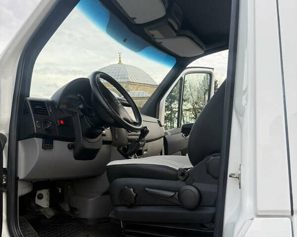 Белый Фольксваген Крафтер, объемом двигателя 1.97 л и пробегом 373 тыс. км за 28000 $, фото 39 на Automoto.ua