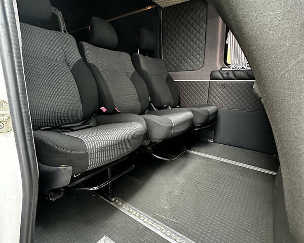 Белый Фольксваген Крафтер, объемом двигателя 0 л и пробегом 300 тыс. км за 17800 $, фото 28 на Automoto.ua