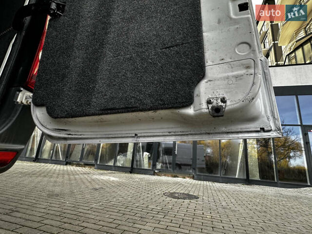 Белый Фольксваген Крафтер, объемом двигателя 0 л и пробегом 300 тыс. км за 17800 $, фото 24 на Automoto.ua